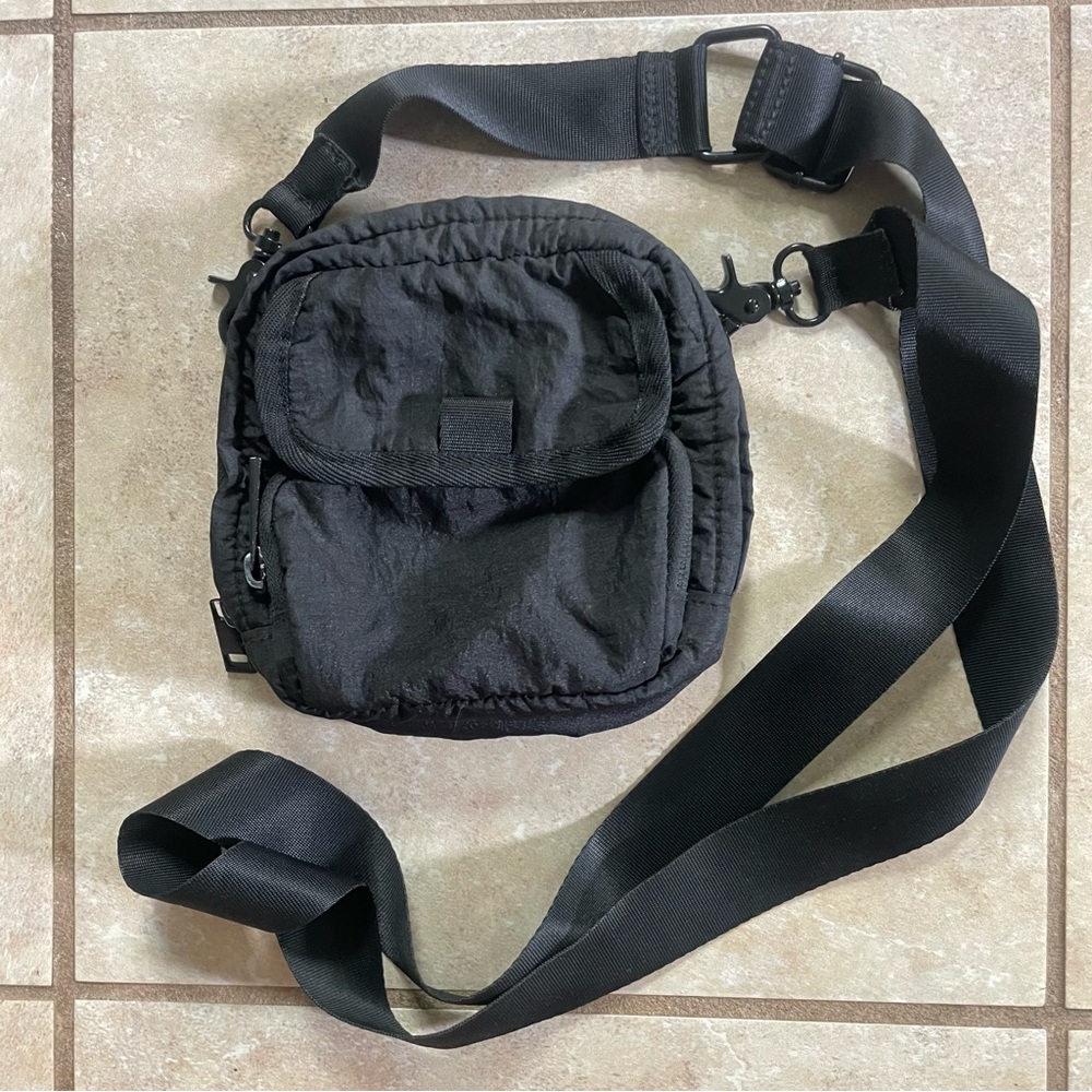 ✨ Urban Outfitters Small Black Crossbody Shoulder Purse Unisex Bag UO ✨